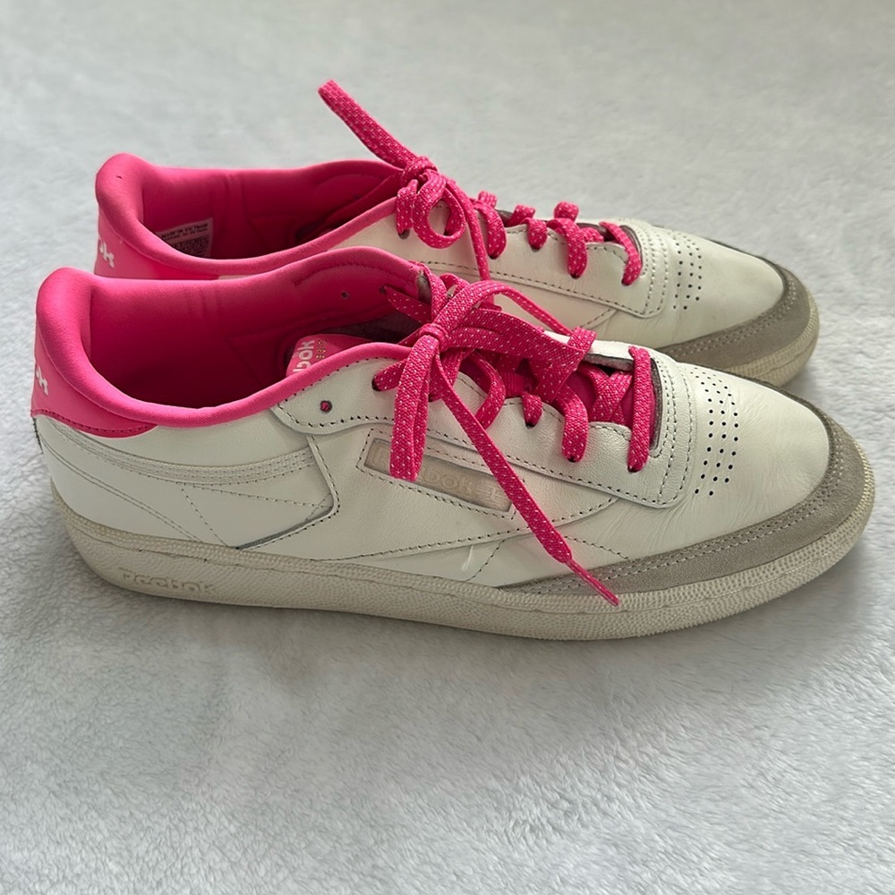 Reebok Retro Low Top Sneakers Shoes Women 10 Suede Hot Pink Sporty Skater Grunge